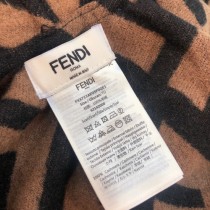 Fendi限量款連帽鬥篷披肩