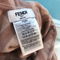 Fendi限量款連帽鬥篷披肩