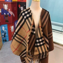 BURBERRY 新款羊絨披肩鬥篷